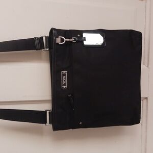 Tumi Voyageur Crossbody Black Nylon Bag with Leather Trim In Very Good Condition